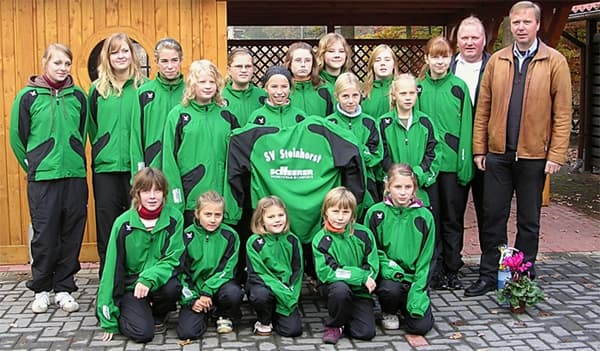 Neue Trainingsanzüge für Steinhorst D-Jugend von Firma Scheerer