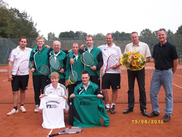 Neue Trainingsanzüge für Tennisabteilung