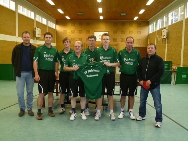 Neue Trikots für Tischtennis-Herren des SV Steinhorst