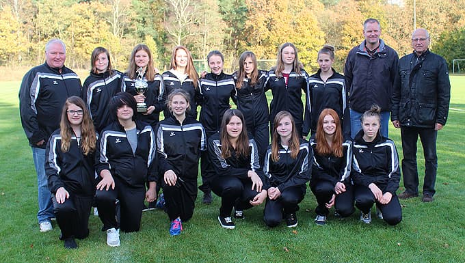 Neue Trainingsanzüge für Steinhorster C-Juniorinnen