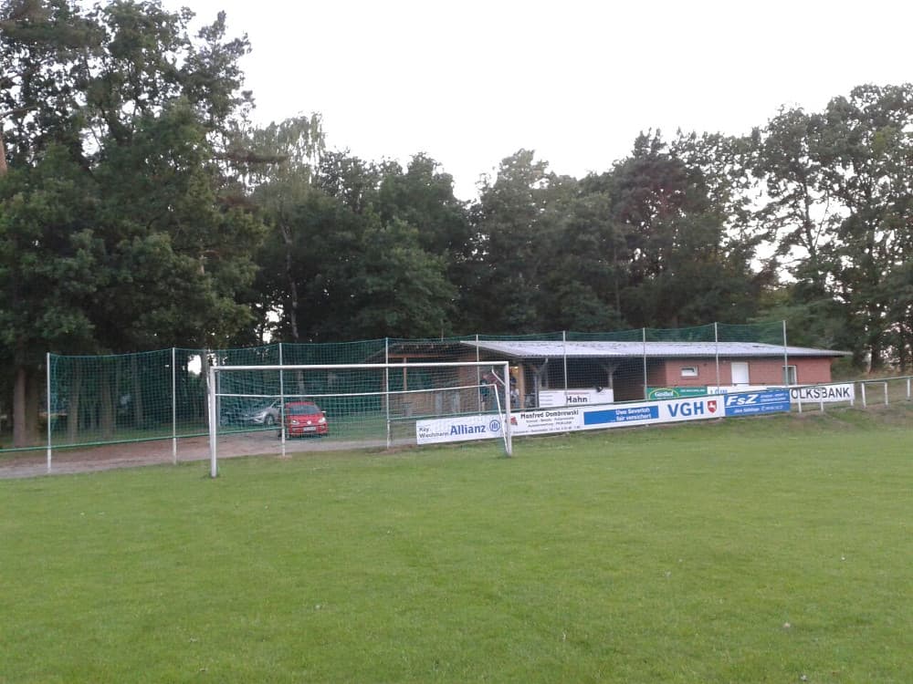 Neues Fangnetz am Sportheim Lüscher Weg in Steinhorst