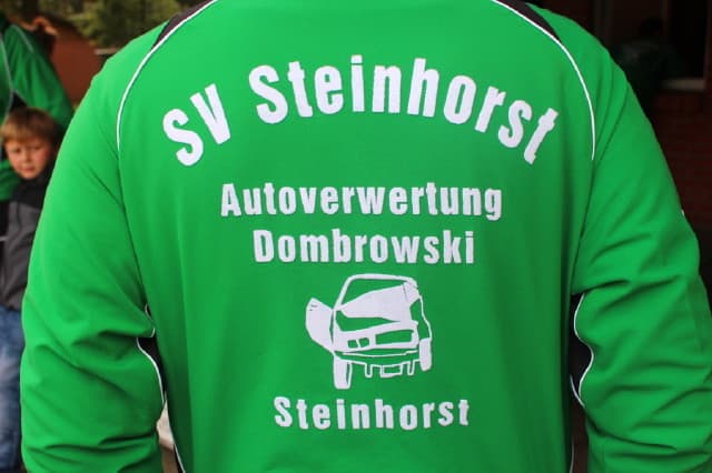 Neues Outfit für Herren des SV Steinhorst von Autoverwertung Dombrowski Steinhorst