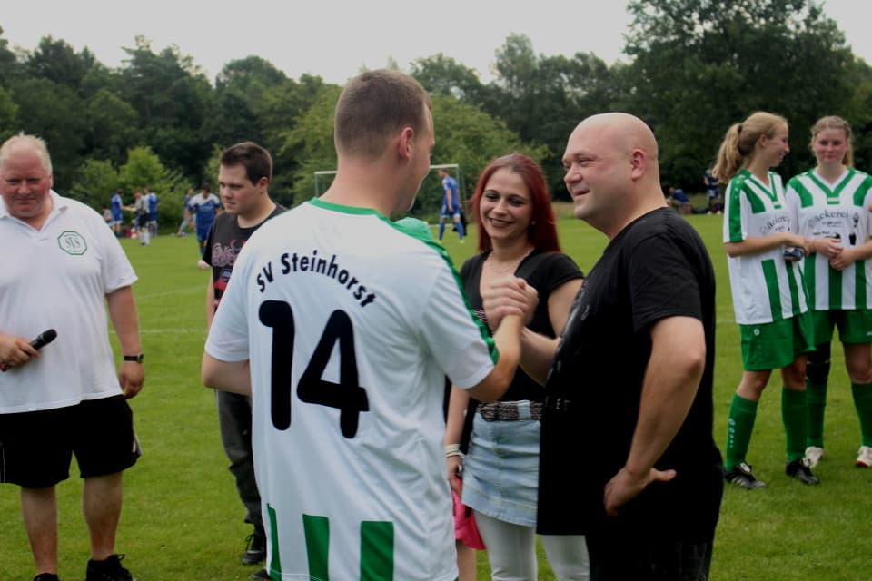 Neue Trikots für Herrenmannschaft des SV Steinhorst August 2017