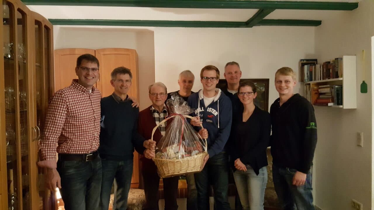 Besuch der Tischtennis-Delegation bei Kurt Frischmuths 80. Geburtstag