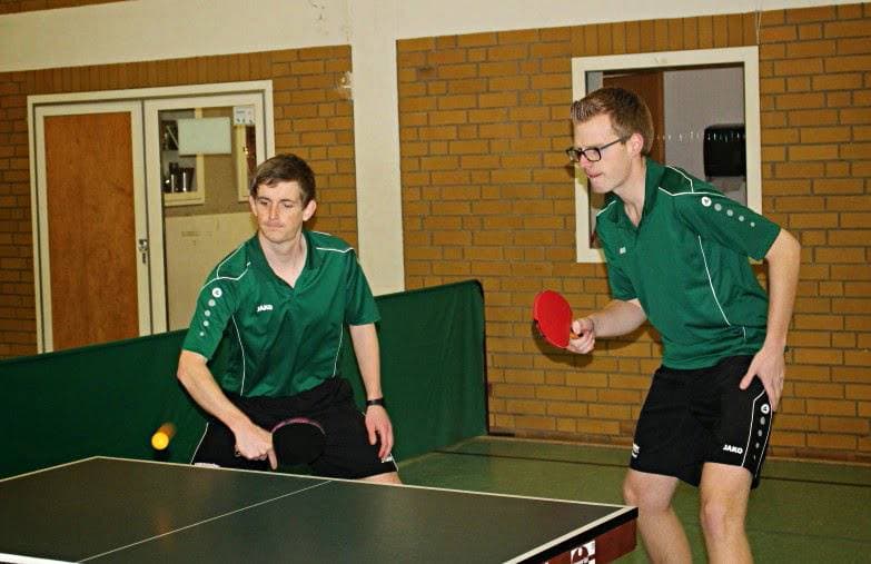 Sieg gegen den TTC Wahrenholz; im Bild: Dirk Apitius (l.) und Henrik Schmidt (r.)